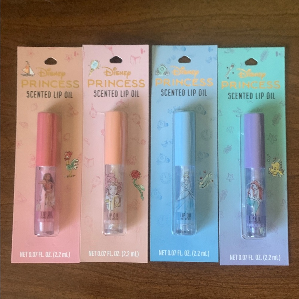It’s bundle time! NWOT 4pc Disney Princess Scented Lip Oil Set